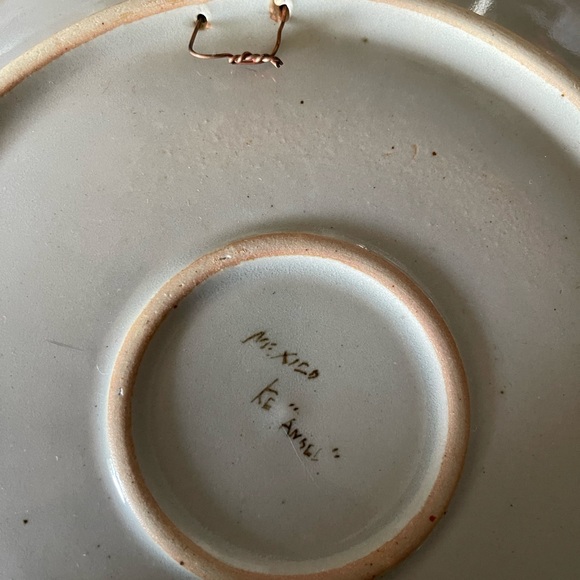 2 Vintage Ken Edwards signed 10 inch diameter stoneware plates. Great condition. - Picture 5 of 5